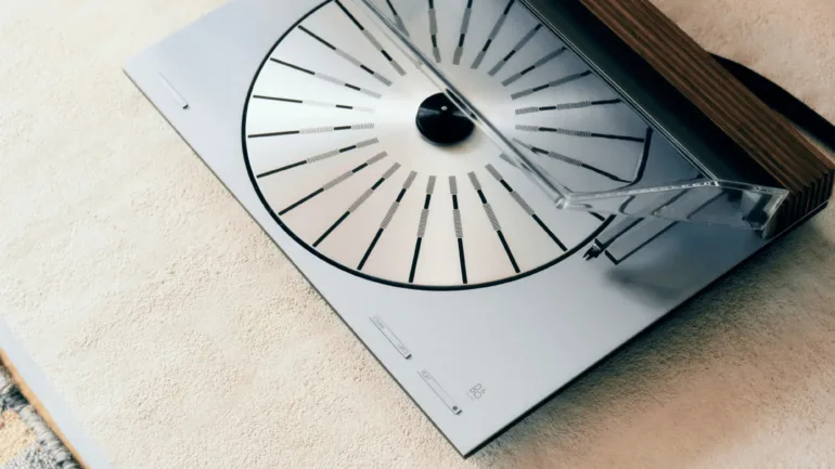 Bang & Olufsen Beosystem 3000c: مشغل أسطوانات من عام 1985 مزود بتقنية Wi-Fi مقابل 26000 يورو 17 1748553402 650 Bang Olufsen Beosystem 3000c مشغل أسطوانات من عام 1985.webp