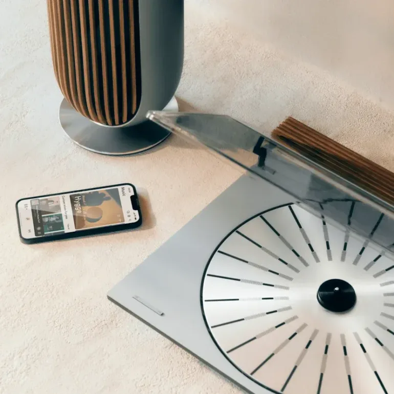Bang & Olufsen Beosystem 3000c: مشغل أسطوانات من عام 1985 مزود بتقنية Wi-Fi مقابل 26000 يورو 7 1748553402 865 Bang Olufsen Beosystem 3000c مشغل أسطوانات من عام 1985.webp