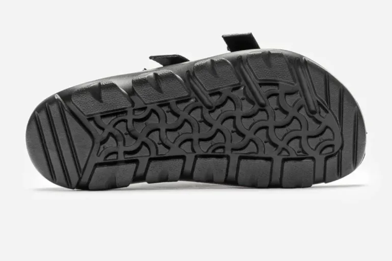Birkenstock x Maharishi: صنادل للبقاء في الغابة... عصرية وغير تقليدية... الصيحة الرائجة هذا العام والتي لا يمكن تفويتها 21 1748556015 374 Birkenstock x Maharishi صنادل للبقاء في الغابة عصرية وغير تقليدية.webp