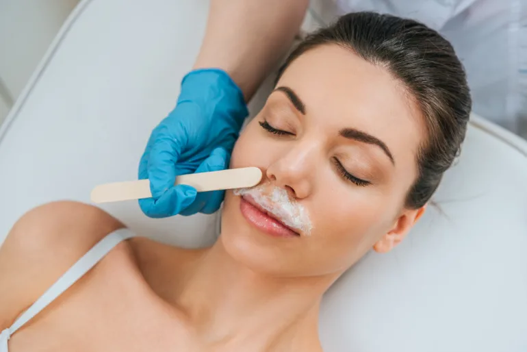وداعا للشفرات، مرحبا بالبشرة الناعمة! 3 وصفات منزلية لإزالة الشعر تعمل بشكل أفضل من إزالة الشعر بالشمع (وتؤلم أقل!) 11 1748643324 598 وداعا للشفرات، مرحبا بالبشرة الناعمة 3 وصفات منزلية لإزالة الشعر.webp