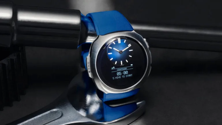 ساعة H. Moser & Cie. Streamliner Alpine Drivers Edition: عندما تلتقي صناعة الساعات السويسرية بعالم الفورمولا 1 9 1748669803 206 ساعة H Moser Cie Streamliner Alpine Drivers Edition عندما.webp