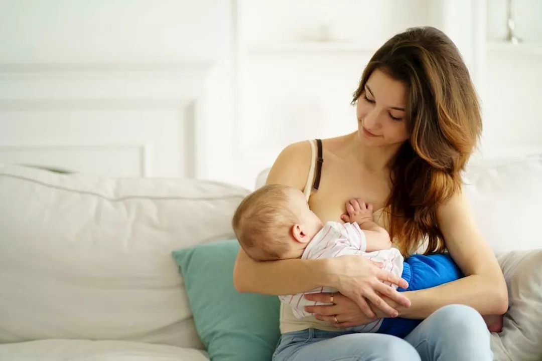 أسباب امتتاع الطفل عن الرضاعة الطبيعية 5 أسباب امتتاع الطفل عن الرضاعة الطبيعية