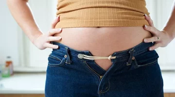 انتفاخ أسفل البطن عند النساء.. إليك الأسباب