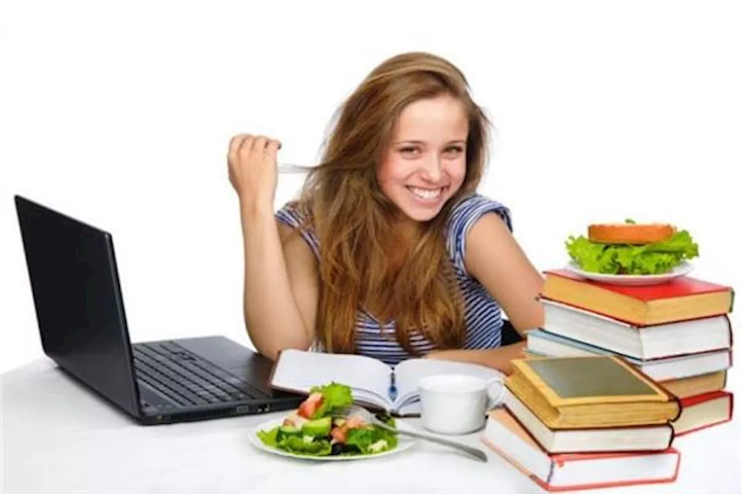 أطعمة تعزز صحة المخ والتركيز خلال فترة الامتحانات 5 أطعمة تعزز صحة المخ والتركيز خلال فترة الامتحانات