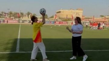 “مواجهة دبلوماسية” في مهارات كرة القدم بين سفيرتي أمريكا وكولومبيا ببطولة خوفو.. فيديو