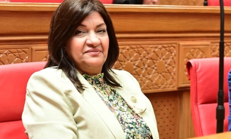 النائبة ايفلين متى تتقدم بطلب إحاطة بشأن ارتفاع نسبة الملوحة وتغيير لون المياه ببحيرة المنزلة
