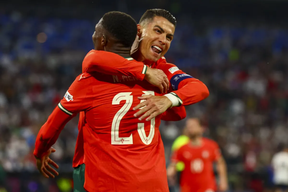 رونالدو يحطم العقدة الألمانية ويقود البرتغال إلى نهائي دوري الأمم 5 رونالدو يحطم العقدة الألمانية ويقود البرتغال إلى نهائي دوري الأمم