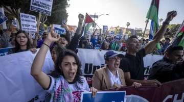 بعد مداهمات على الهجرة… مواجهة بين الشرطة ومحتجين في لوس أنجليس