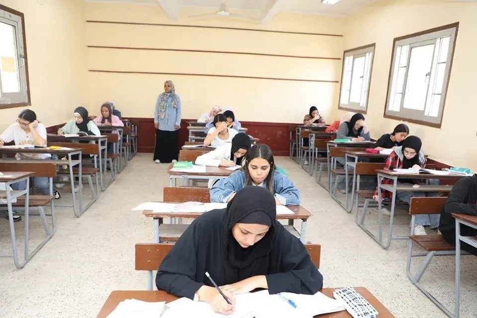 إجراءات مشددة لمراقبة امتحانات «الثانوية المصرية»... فهل تواكب حيل «الغش»؟ 5 إجراءات مشددة لمراقبة امتحانات «الثانوية المصرية»… فهل تواكب حيل «الغش»؟