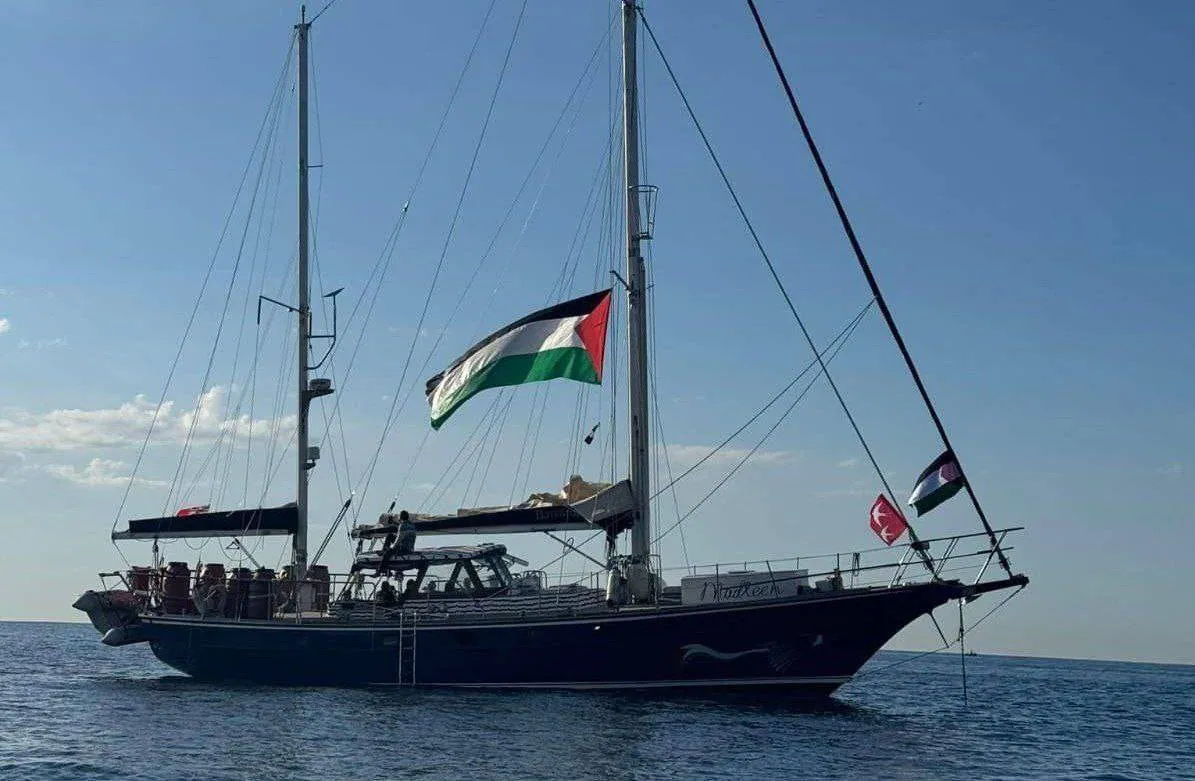 قرع جرس الإنذار على متن سفينة «أسطول الحرية» المتجهة إلى غزة 5 قرع جرس الإنذار على متن سفينة «أسطول الحرية» المتجهة إلى غزة