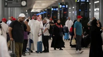 آلاف الحجاج يتوافدون على المدينة المنورة لزيارة المسجد النبوي