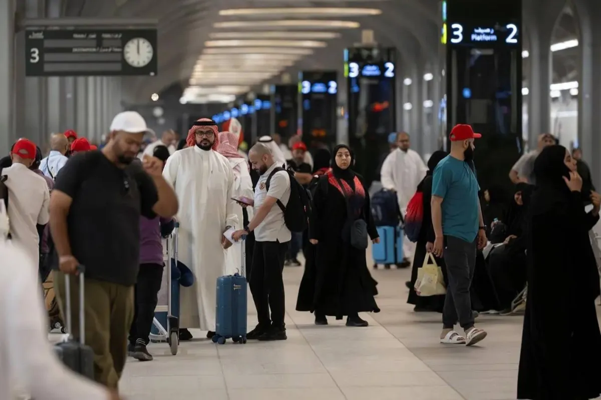 آلاف الحجاج يتوافدون على المدينة المنورة لزيارة المسجد النبوي 5 آلاف الحجاج يتوافدون على المدينة المنورة لزيارة المسجد النبوي