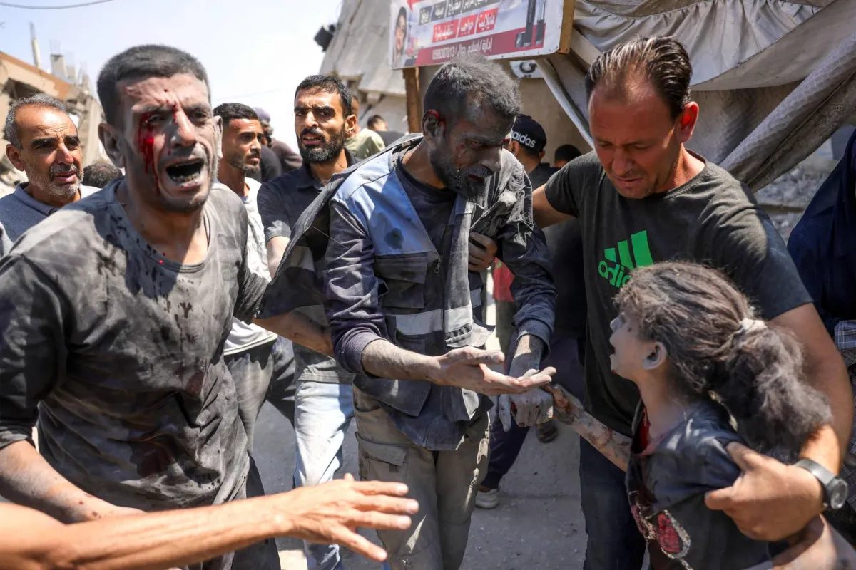 طاقم السفينة «مادلين» ينتظر الترحيل من إسرائيل 5 طاقم السفينة «مادلين» ينتظر الترحيل من إسرائيل