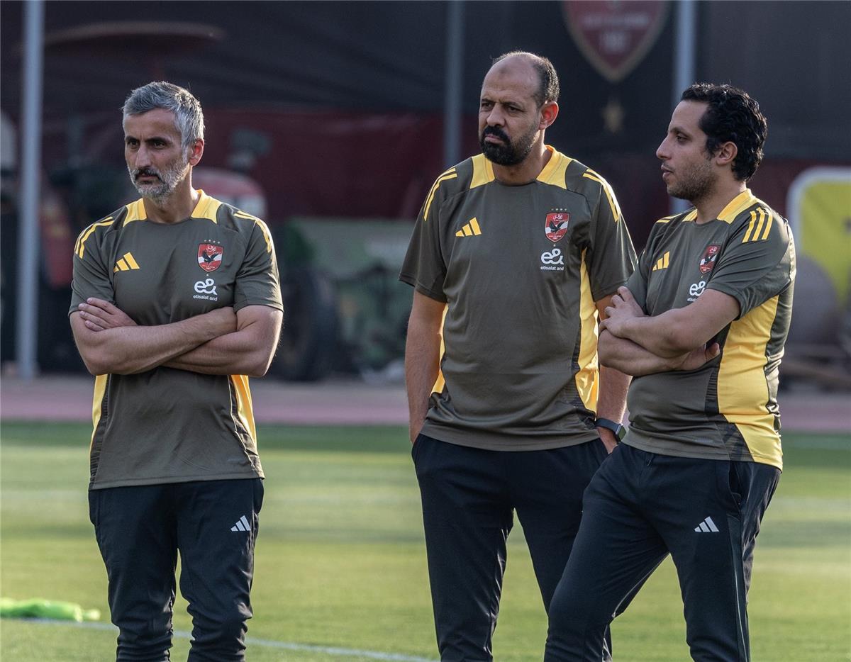 لاعبو الأهلي "اتخضوا".. كواليس تقديم الخطيب لـ ريفيرو وماذا قال له؟ 5 لاعبو الأهلي “اتخضوا”.. كواليس تقديم الخطيب لـ ريفيرو وماذا قال له؟