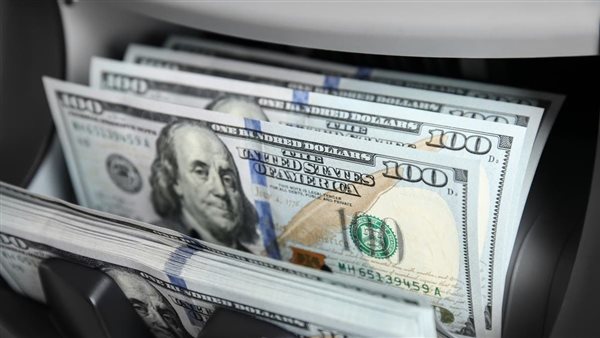هبوط سعر الدولار بعد عودة مخاوف الرسوم الجمركية للصدارة