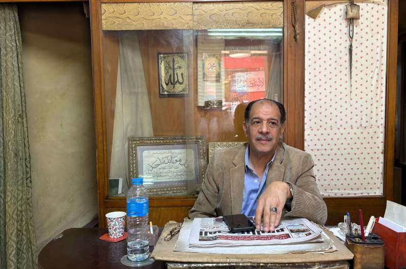 السادات كان يفضل البدل القطن.. ذكريات أشهر ترزي رجالي بوسط البلد 5 السادات كان يفضل البدل القطن.. ذكريات أشهر ترزي رجالي بوسط البلد