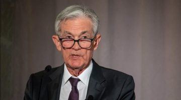 قرار ممكن يهز العالم.. إيه اللي ممكن يحصل للدهب والدولار لو رئيس الفيدرالي استقال؟