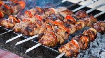 قبل العيد.. تعرف على مخاطر الإكثار من تناول اللحوم