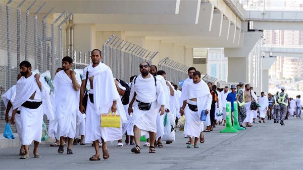 توافد الحجاج على مشعر منى في يوم التروية مشهد مهيب 5 توافد الحجاج على مشعر منى في يوم التروية مشهد مهيب