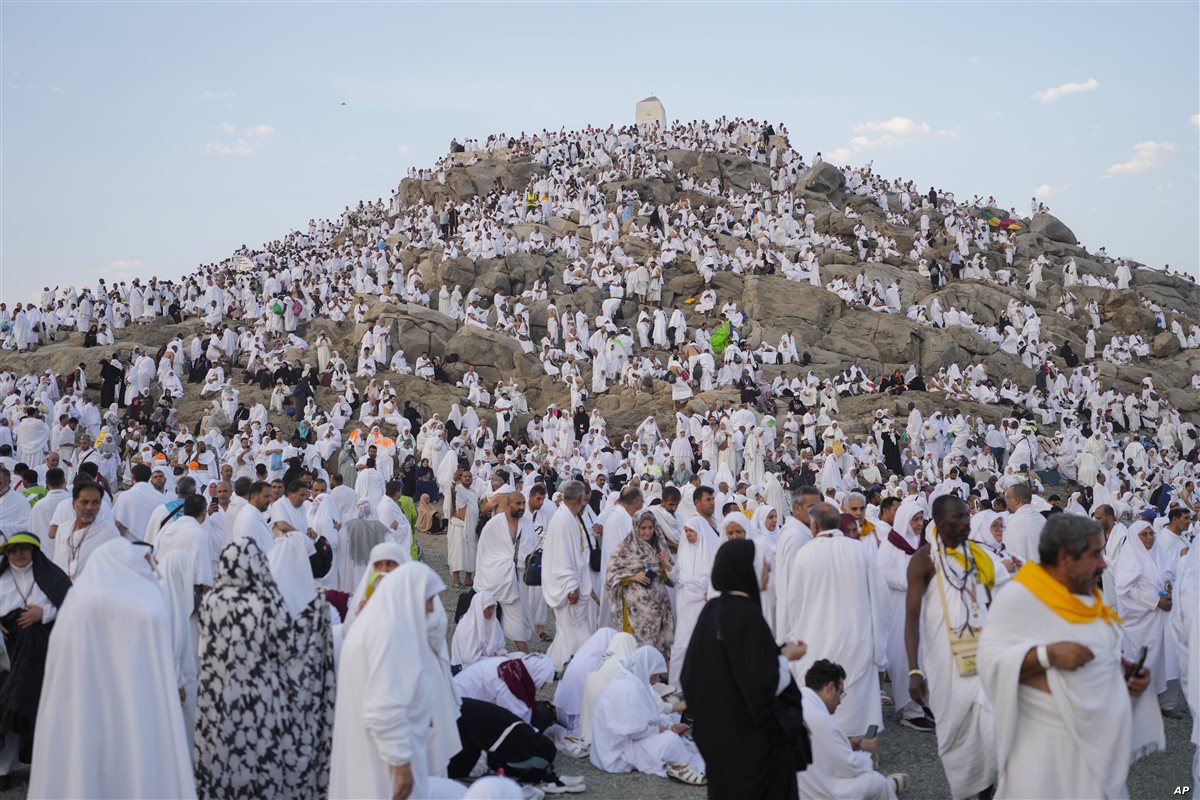 الجهات المعنية تواصل جهودها لخدمة الحجاج في منى بيوم التروية 5 الجهات المعنية تواصل جهودها لخدمة الحجاج في منى بيوم التروية