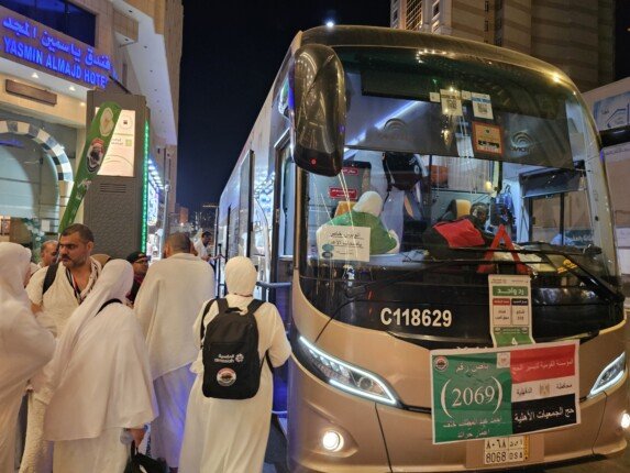 1749068428 814 نجاح خطة تصعيد حجاج الجمعيات الأهلية إلى عرفات