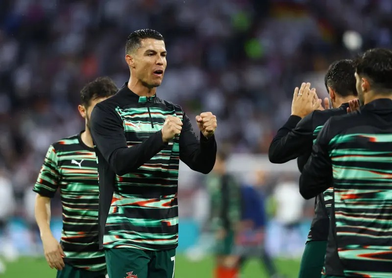 1749090547 404 شاهد مشجع يقتحم ملعب مباراة ألمانيا ضد البرتغال لالتقاط