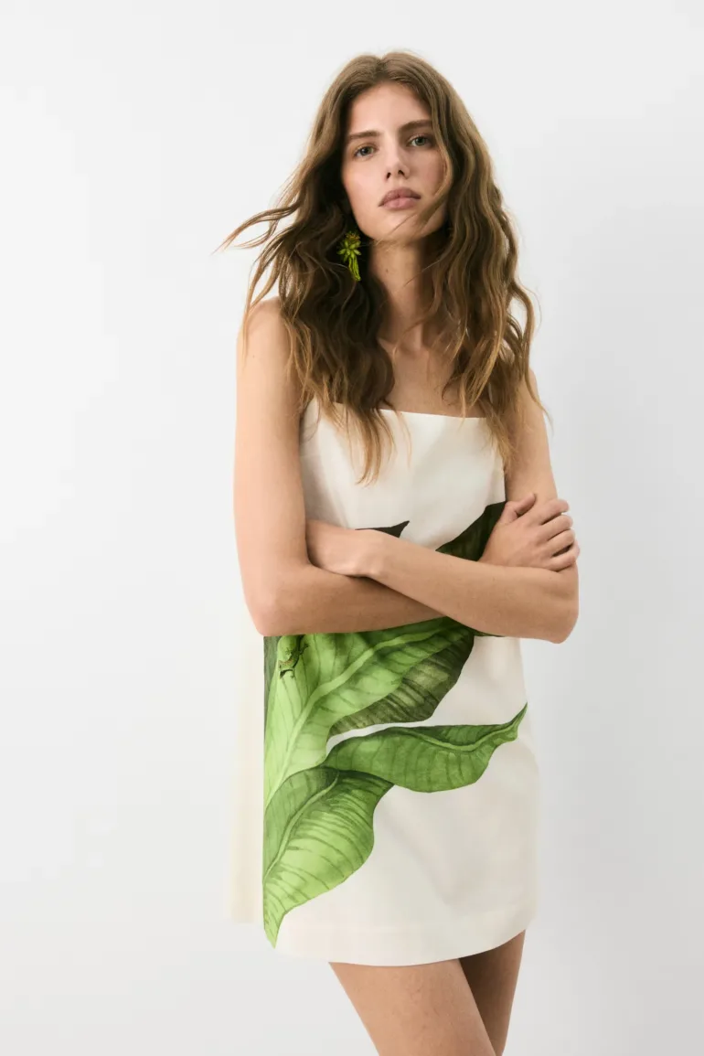 سحر استوائي، على طراز H&M: مجموعة H&M الصيفية الثانية، صيف 2025، هنا ويبدو أنها تبلغ قيمتها مليون يورو 25 1749109403 83 سحر استوائي، على طراز HM مجموعة HM الصيفية الثانية، صيف.webp