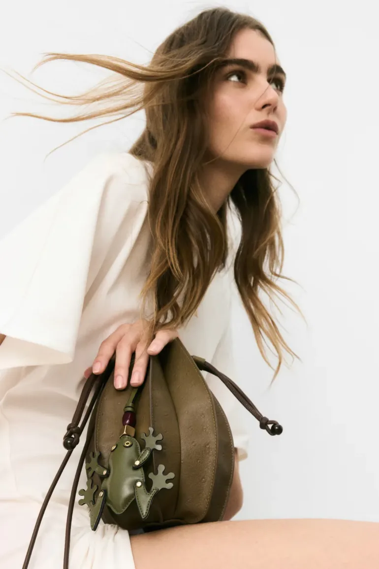 سحر استوائي، على طراز H&M: مجموعة H&M الصيفية الثانية، صيف 2025، هنا ويبدو أنها تبلغ قيمتها مليون يورو 61 1749109404 762 سحر استوائي، على طراز HM مجموعة HM الصيفية الثانية، صيف.webp
