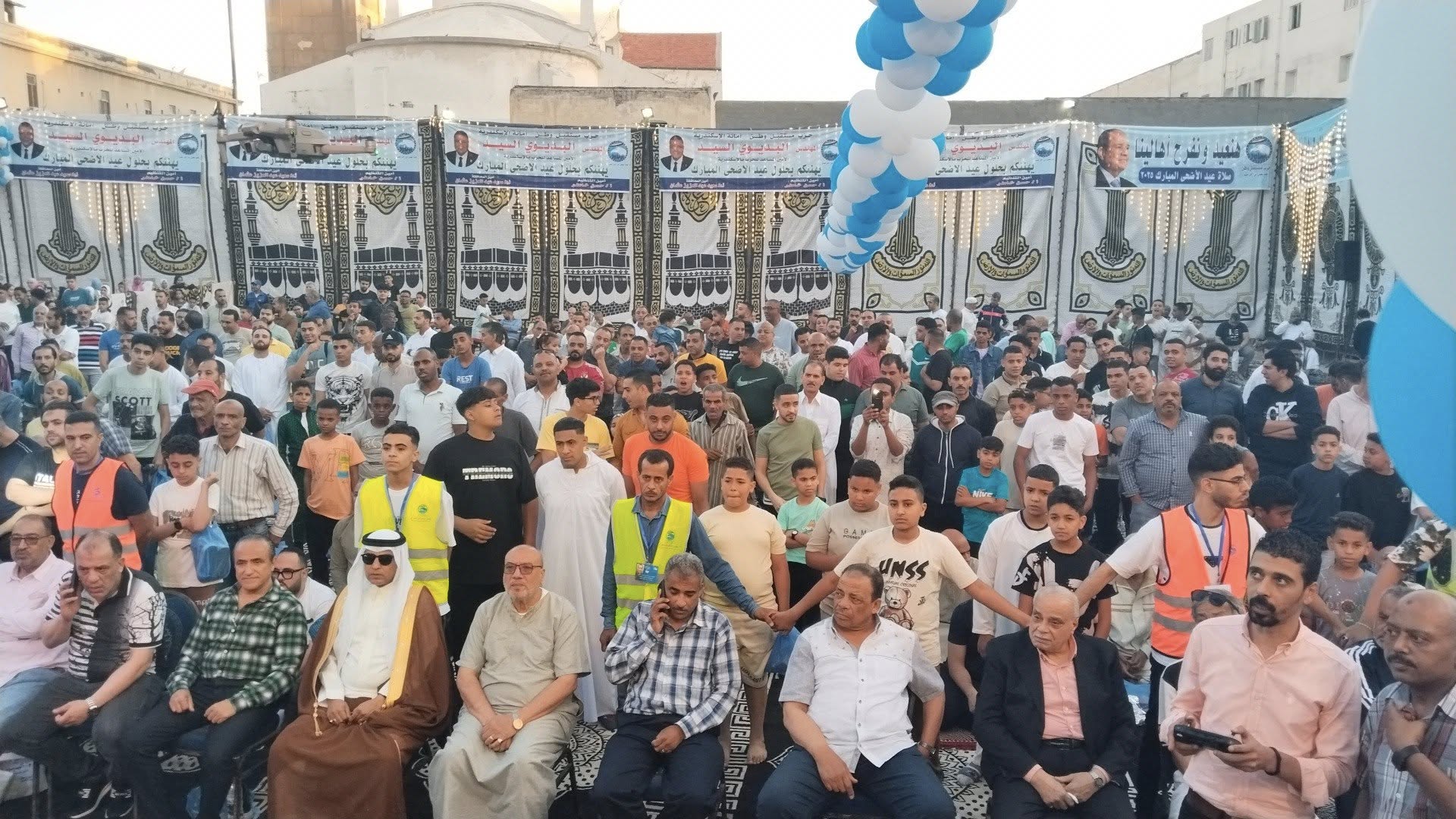 قد تكون صورة ‏‏‏شخص أو أكثر‏، و‏حشد‏‏ و‏نص‏‏