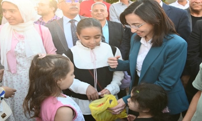 1749190685 262 محافظ البحيرة تُشارك المواطنين فرحة العيد وتوزع الهدايا على الأطفال