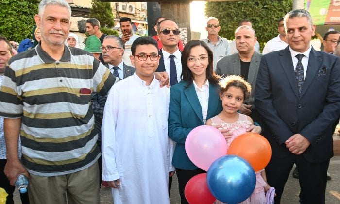 1749190685 360 محافظ البحيرة تُشارك المواطنين فرحة العيد وتوزع الهدايا على الأطفال