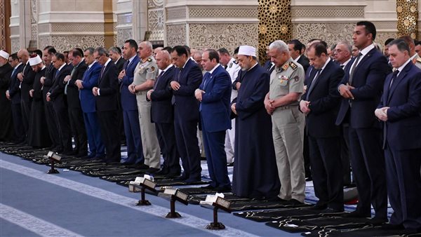 الرئيس السيسي يؤدي صلاة عيد الأضحى في مسجد مصر بالعاصمة الإدارية 5 الرئيس السيسي يؤدي صلاة عيد الأضحى في مسجد مصر بالعاصمة الإدارية