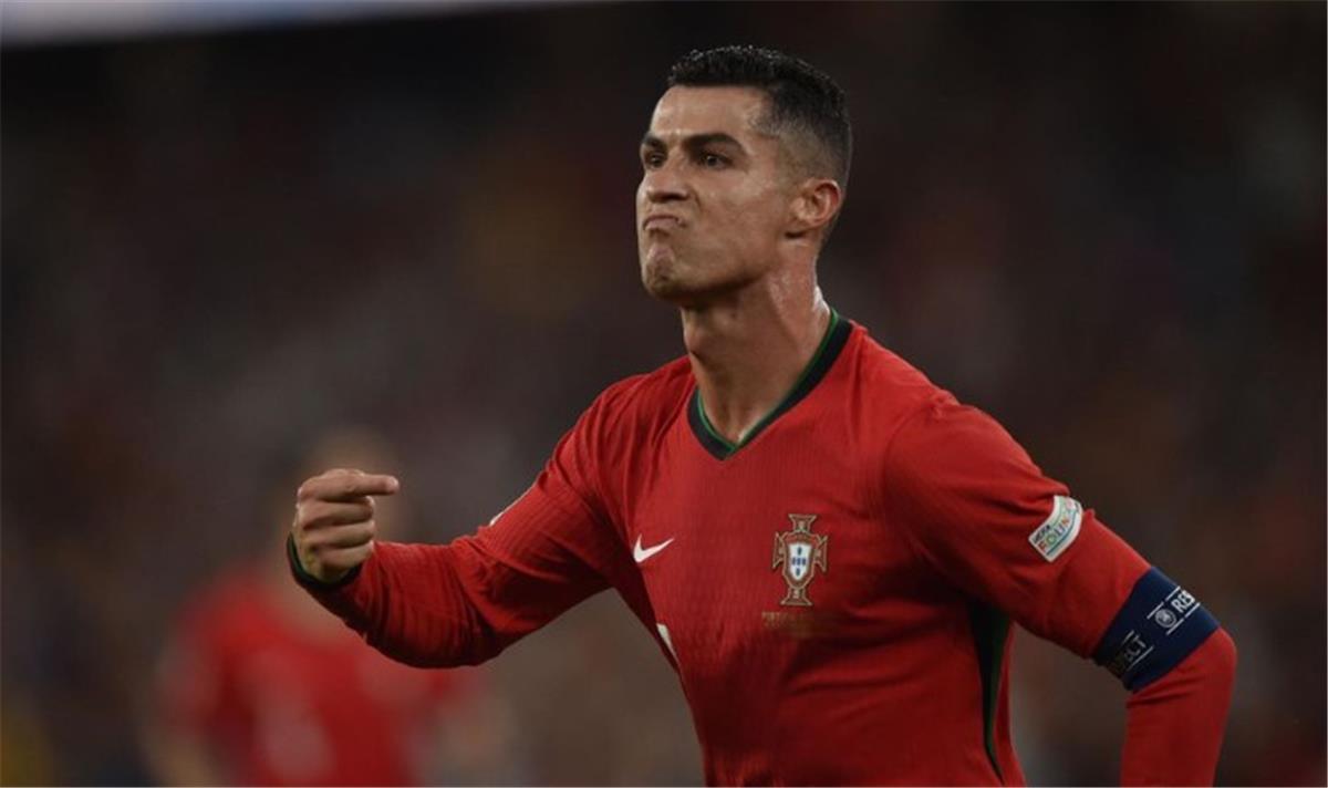 رونالدو يحسم موقفه من المشاركة في كأس العالم للأندية.. ويؤكد: الكرة الذهبية فقدت قيمتها 5 رونالدو يحسم موقفه من المشاركة في كأس العالم للأندية.. ويؤكد: الكرة الذهبية فقدت قيمتها