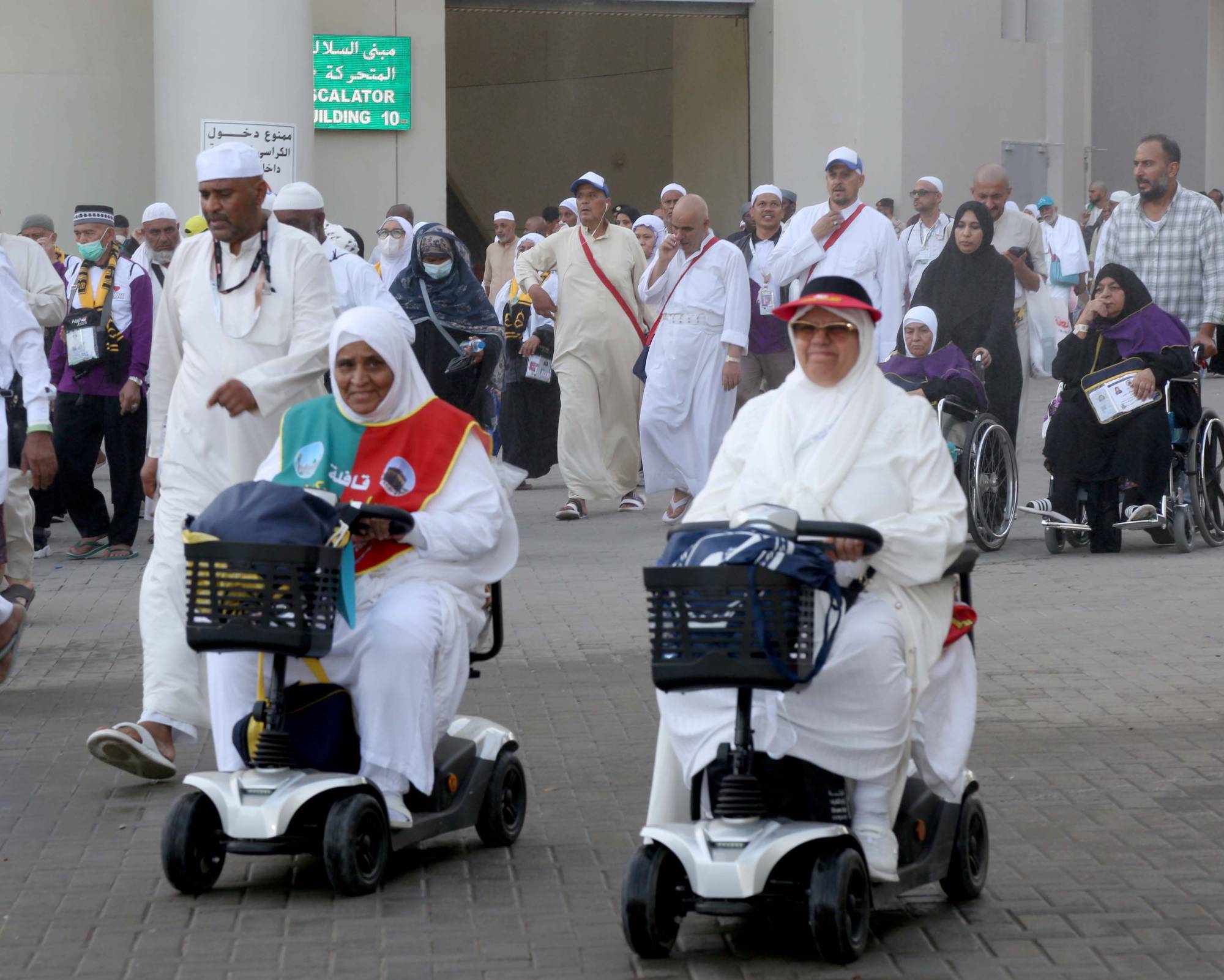 1749325400 145 الحجاج يتمّون أعمال يوم القرّ ويحزمون أمتعتهم