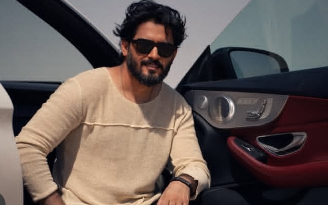 زعيم يكشف لـ "الفجر الفني" كواليس تعاونه مع الكينج في "ملامحنا": "اللحن محاولة لاكتشاف الملامح وسط الضباب" 5 زعيم يكشف لـ “الفجر الفني” كواليس تعاونه مع الكينج في “ملامحنا”: “اللحن محاولة لاكتشاف الملامح وسط الضباب”