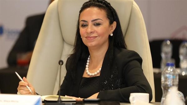 وزيرة التضامن توجه بصرف 100 ألف جنيه لأسرة بطل "حريق سيارة البنزين" 5 وزيرة التضامن توجه بصرف 100 ألف جنيه لأسرة بطل “حريق سيارة البنزين”