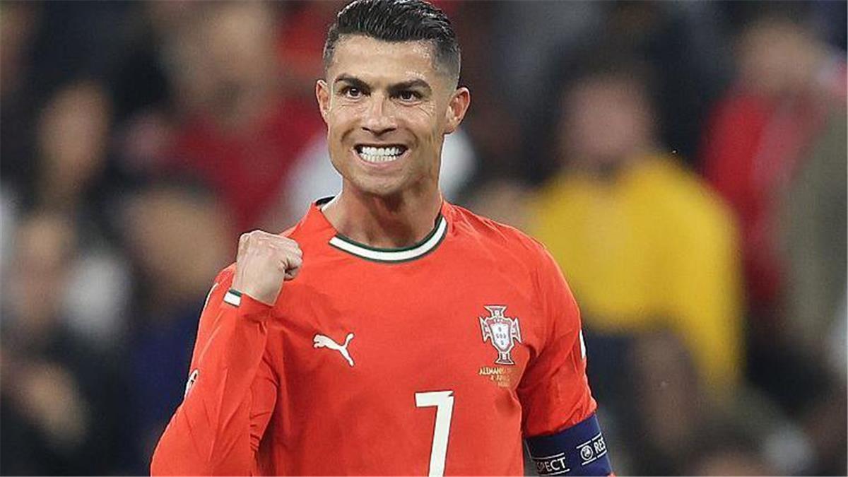 رونالدو يُعلن موقفه النهائي من الاستمرار أو الرحيل مع النصر السعودي 5 رونالدو يُعلن موقفه النهائي من الاستمرار أو الرحيل مع النصر السعودي