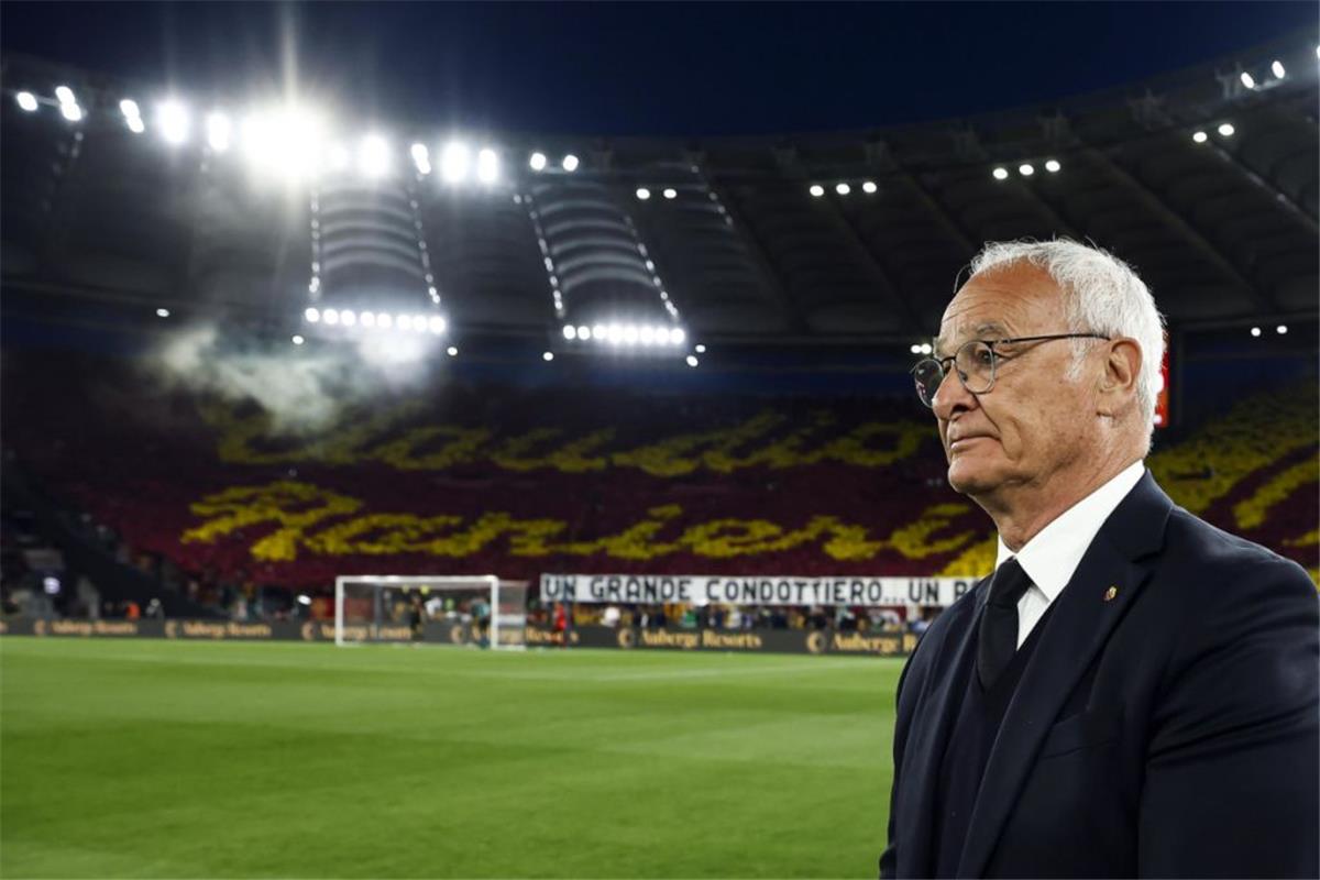 بعد عرض رسمي.. رانييري يعلن موقفه من تدريب منتخب إيطاليا 5 بعد عرض رسمي.. رانييري يعلن موقفه من تدريب منتخب إيطاليا