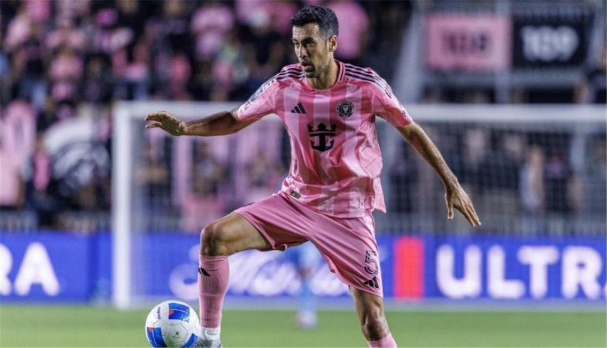 بوسكيتس: سعيد بمواجهة الأهلي الأكثر تتويجًا في إفريقيا.. وميسي لاعب ممتع 5 بوسكيتس: سعيد بمواجهة الأهلي الأكثر تتويجًا في إفريقيا.. وميسي لاعب ممتع
