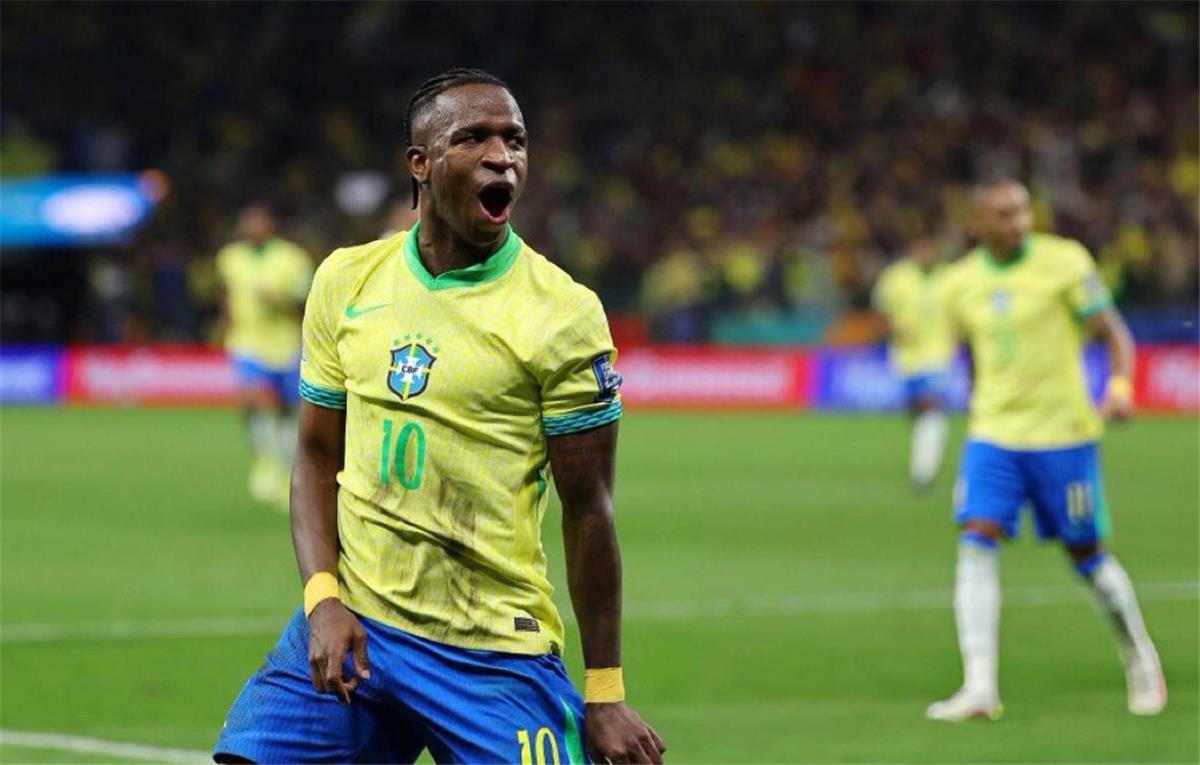 فيديو | في أول ظهور لـ أنشيلوتي.. فينيسيوس يقود البرازيل للفوز على باراجواي في تصفيات كأس العالم 5 فيديو | في أول ظهور لـ أنشيلوتي.. فينيسيوس يقود البرازيل للفوز على باراجواي في تصفيات كأس العالم