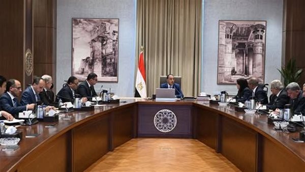 رئيس الوزراء يتابع خطط التوسع في مشروعات تحلية مياه البحر 5 رئيس الوزراء يتابع خطط التوسع في مشروعات تحلية مياه البحر