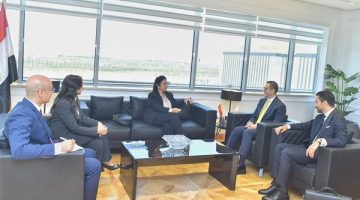وزير الاستثمار يبحث خطط شركة AXA العالمية للتوسع في مصر
