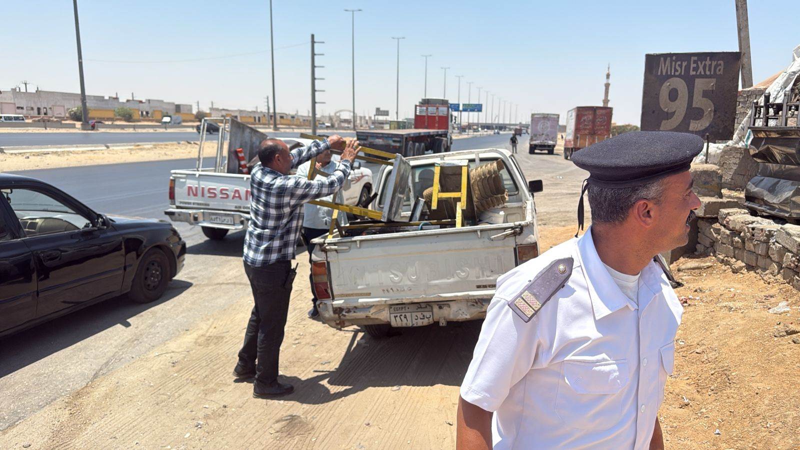 صدي الخليج | بالصور .. حملة مكبرة لرفع الإشغالات في مدينة الشروق 7 1749742252 535 صدي الخليج بالصور حملة مكبرة لرفع الإشغالات في مدينة