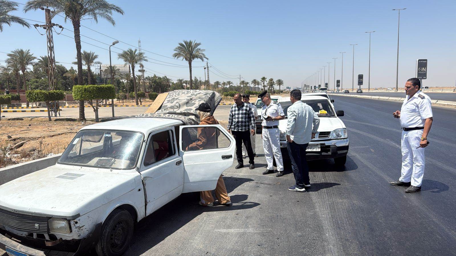 صدي الخليج | بالصور .. حملة مكبرة لرفع الإشغالات في مدينة الشروق 9 1749742253 884 صدي الخليج بالصور حملة مكبرة لرفع الإشغالات في مدينة