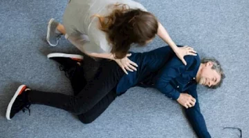 الإسعافات الأولية في حالات الإغماء