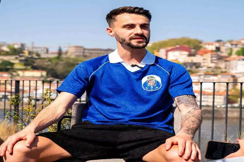لاعب بورتو: أعتقد أن الكثير سيشاهدون مباراتنا مع الأهلي 5 لاعب بورتو: أعتقد أن الكثير سيشاهدون مباراتنا مع الأهلي