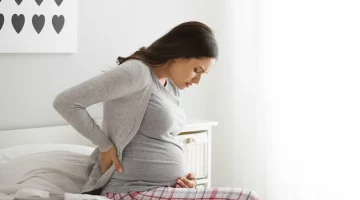 لماذا تعانين من آلام أسفل الظهر أثناء الحمل