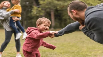 كيف تؤثر تصرفاتك على سلوك طفلك؟