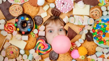 الحلويات للأطفال- خبيرة تغذية توضح أفضل وأسوأ وقت لتناولها