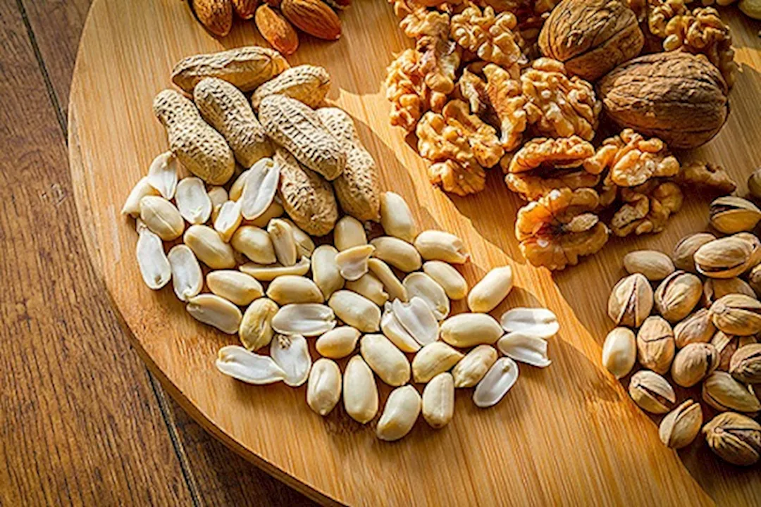 أضرار تناول المكسرات على الريق 5 أضرار تناول المكسرات على الريق